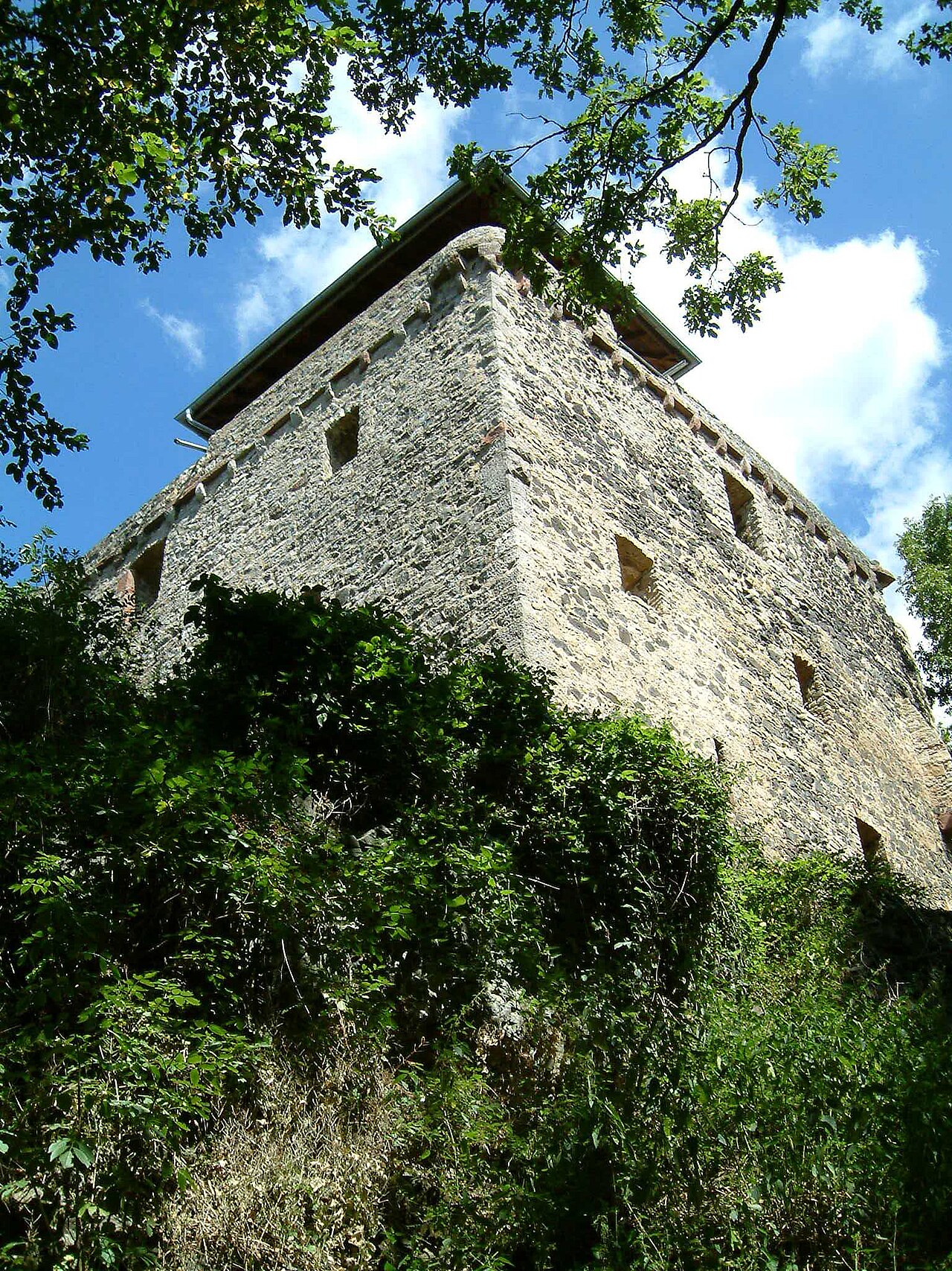 Ruine der Reußenburg auf dem Truppenübungsplatz Hammelburg