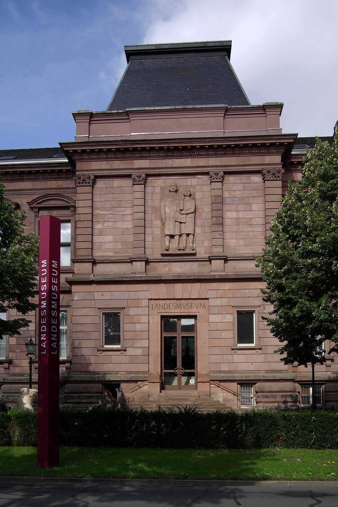 Trier, Weimarer Allee, Eingang Rheinisches Landesmuseum