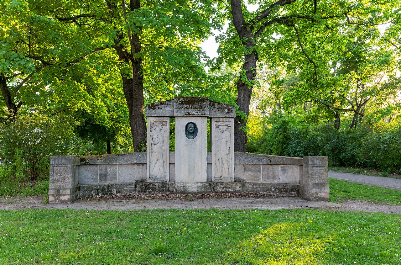 Erfurt: Löberwallgraben, Richard-Breslau-Denkmal