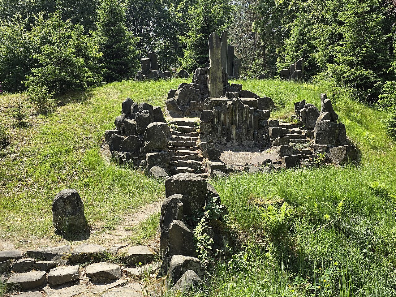 Basalt formation in the Rhododendron Park Kromlau