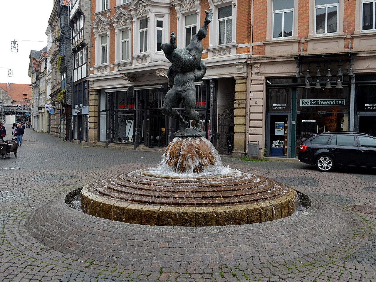 Braunschweig : Ringerbrunnen von Jürgen Weber , Totalansicht