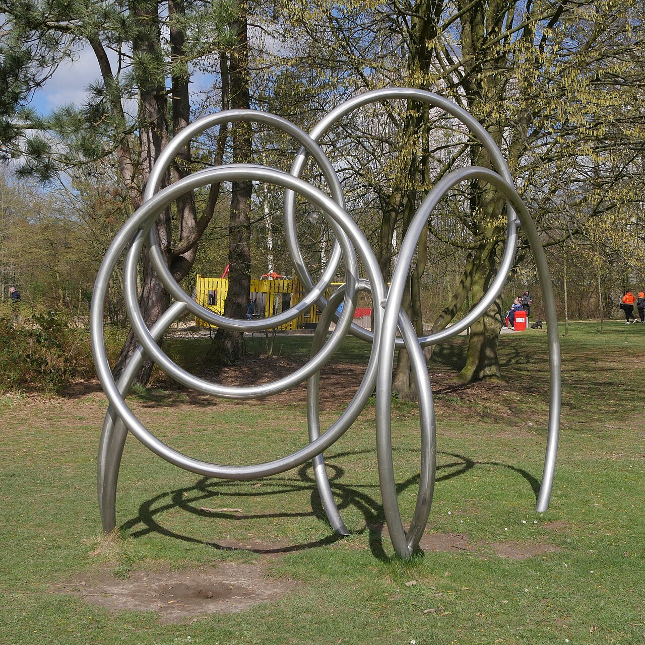 Arthur Boltze (1932–2015): "Ringformation", Edelstahl, Grünes Zentrum, Hamburg-Lohbrügge