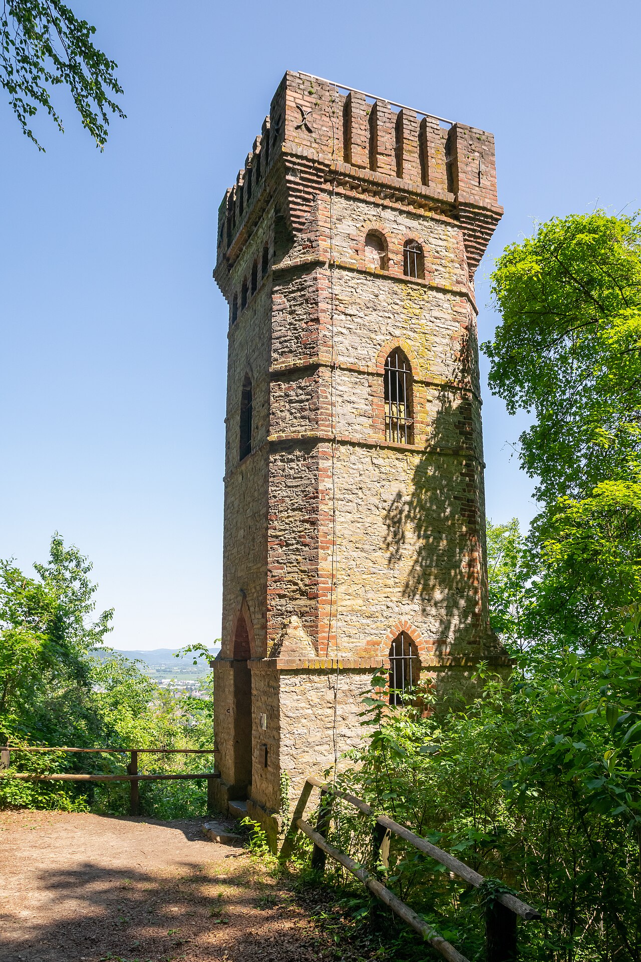 Rodeneckturm am Ziegenberg südlich Höxter