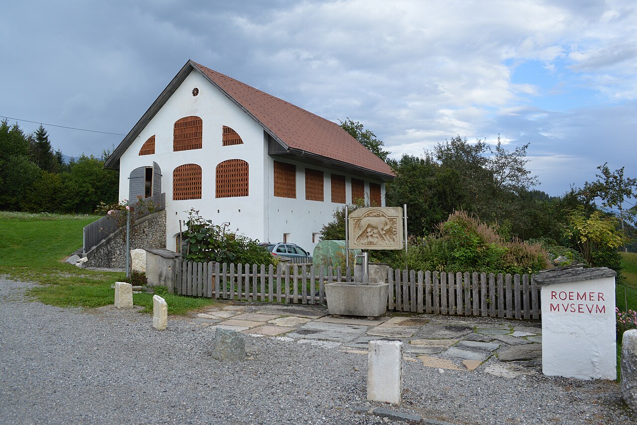 Pfarrhof und Pfarrstadel, Römermuseum