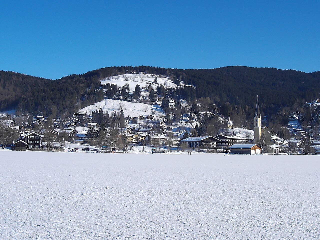 Schliersee mit Kirche St