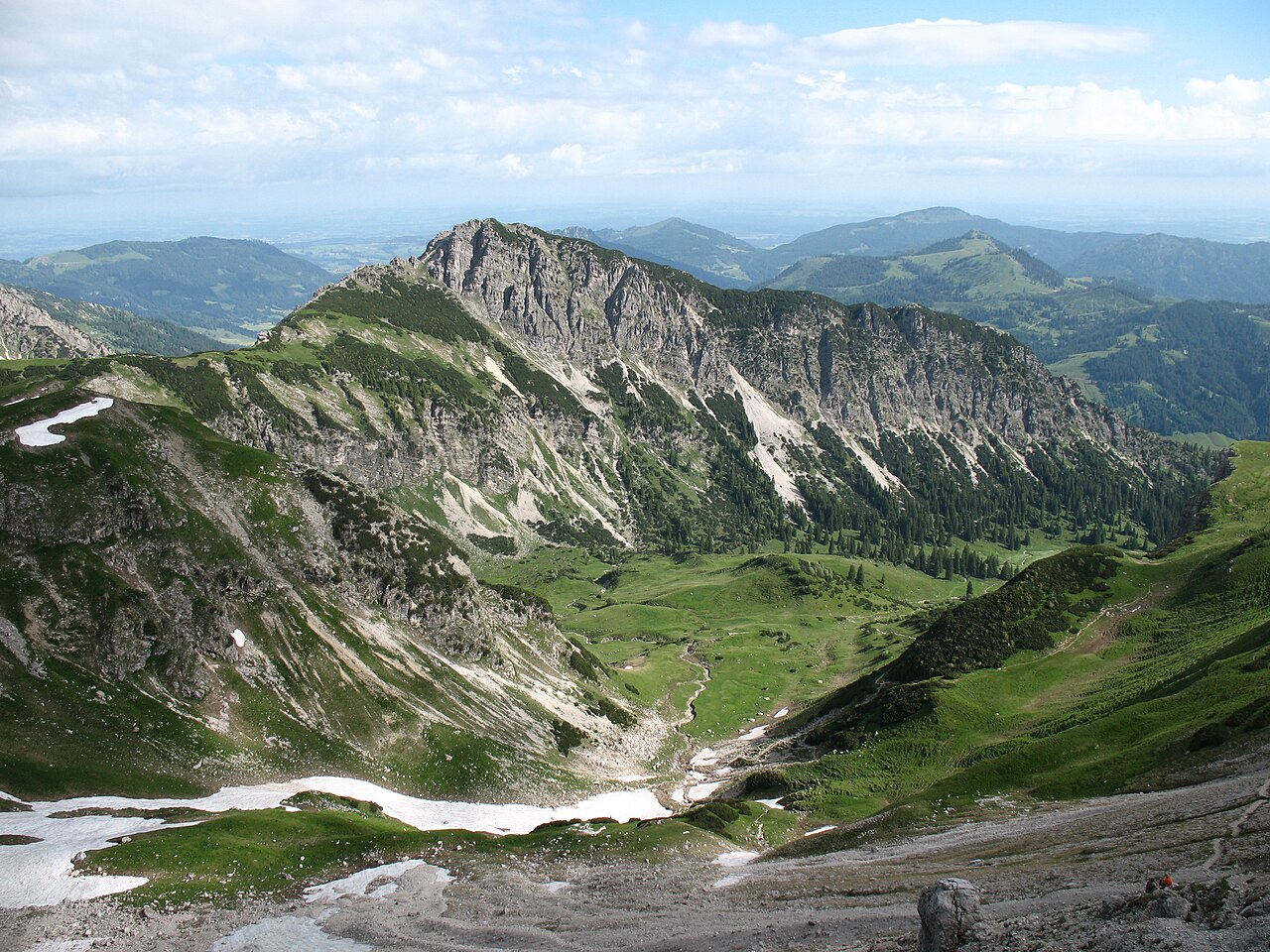 Blick vom Aufstieg zum Gaishorn auf die Rohnenspitze (1990 m)