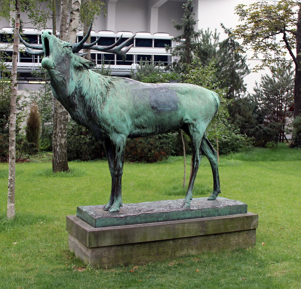 Sculpture, " Rominter Brunfthirsch " by Josef Pallenberg , 1906, Hardenbergplatz 8, Berlin-Tiergarten , Germany