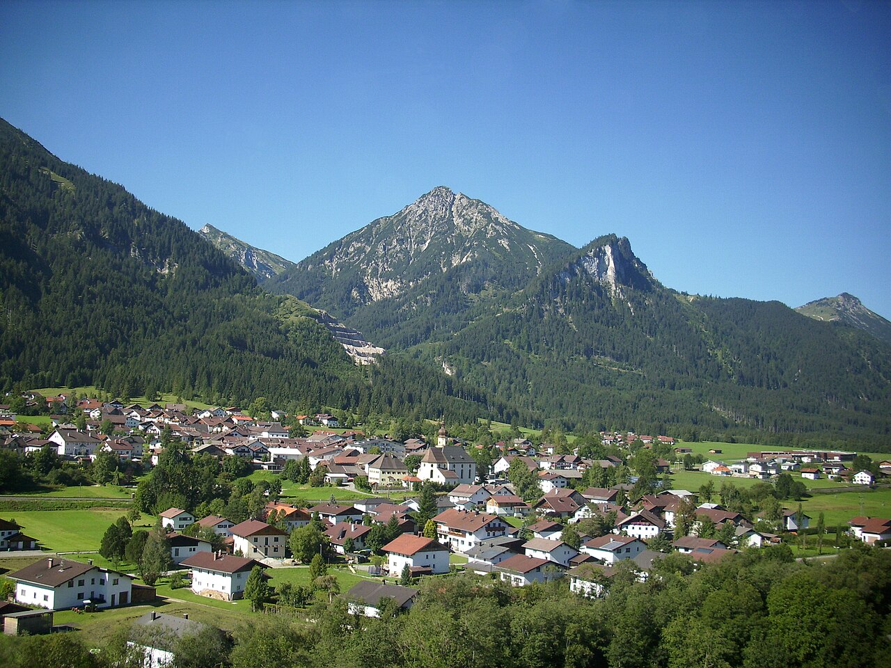 Vils von Süden mit Rossberg
