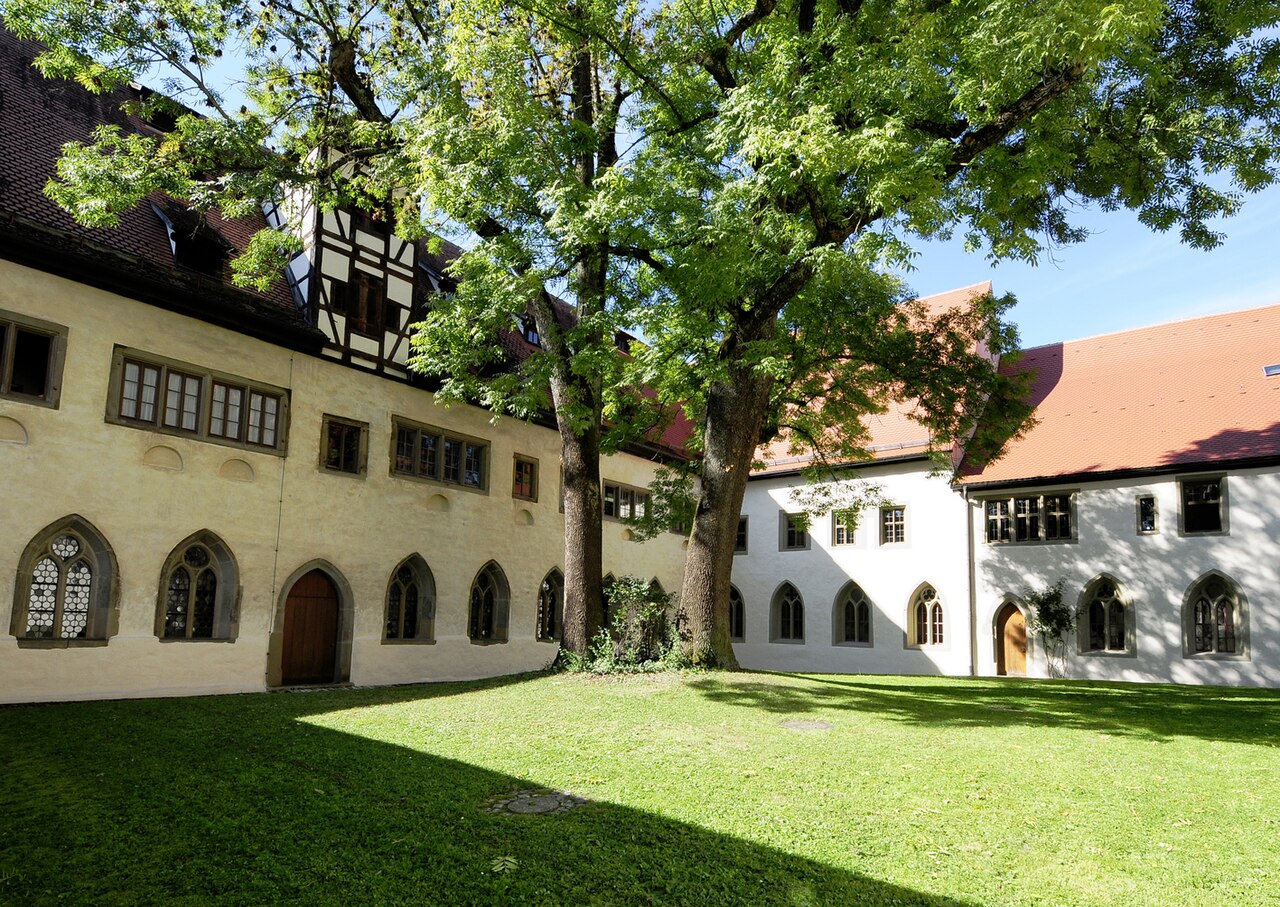 Kreuzhof und Kreuzgang des ehemaligen Dominikanerinnenklosters, heute RothenburgMuseum