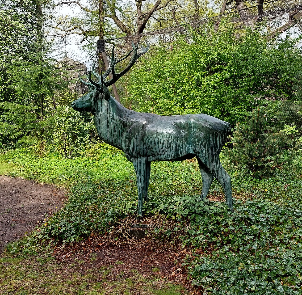 Sculpture, " Rothirsch " by Johann Robert Korn , 1913, Hardenbergplatz 8, Berlin-Tiergarten , Germany