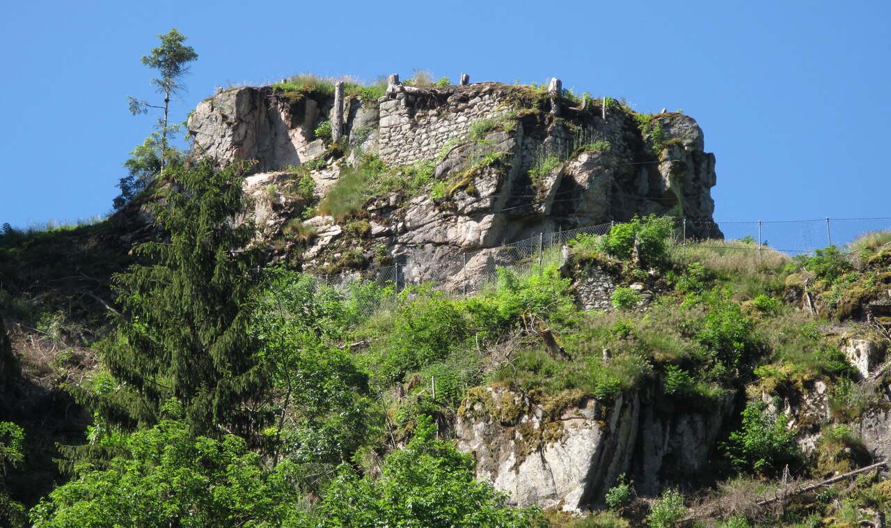 Kernburg der Ruine Berneck von Nordosten