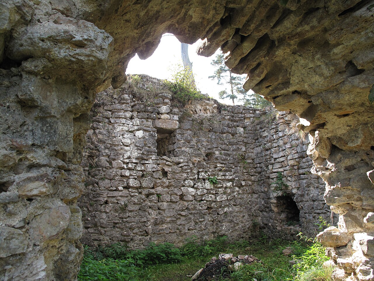 Wohnturm der Burg Dellingen