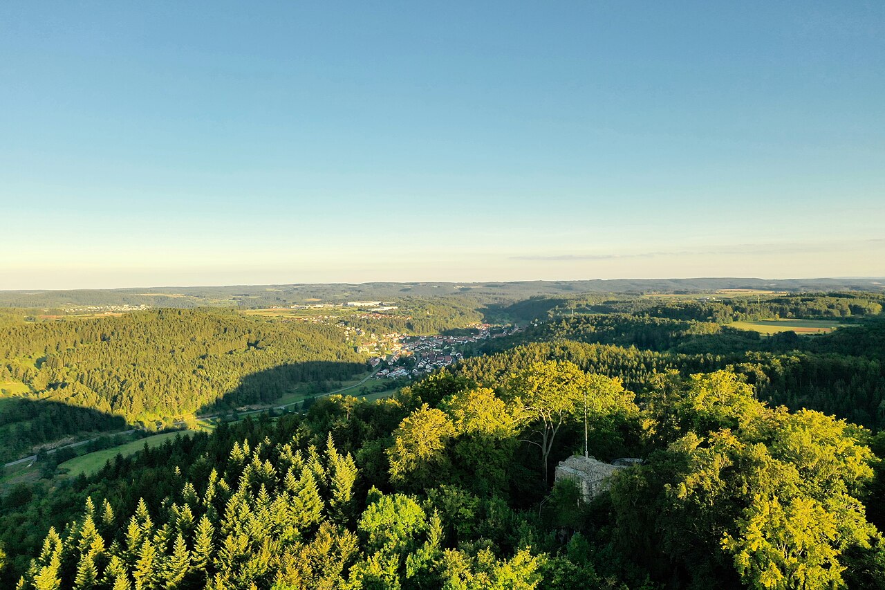 Ruine Vorderlichtenstein von Nordwesten, Luftbild