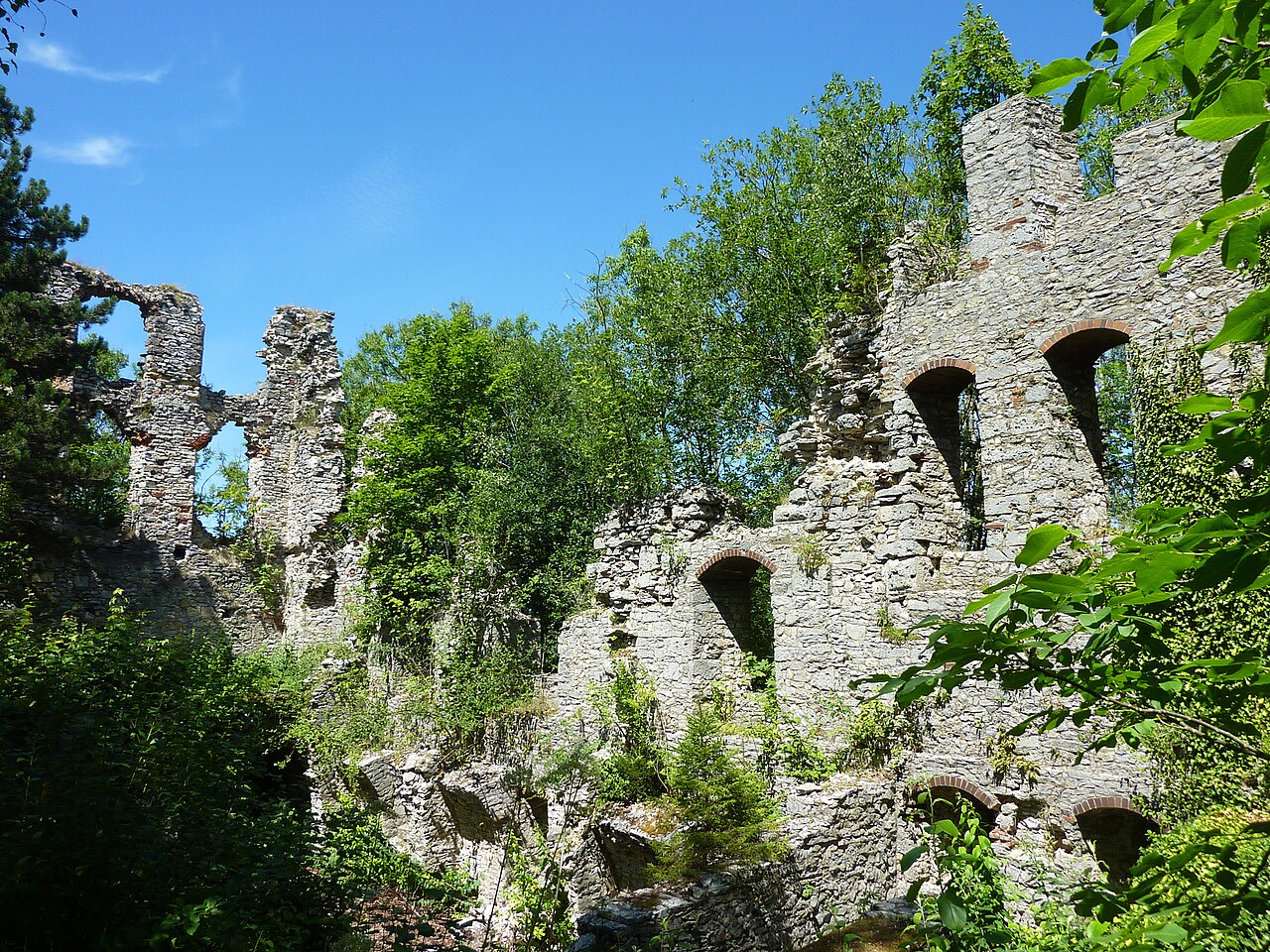 Reste des Renaissancebaus im Nordosten der Ruine Lauterburg
