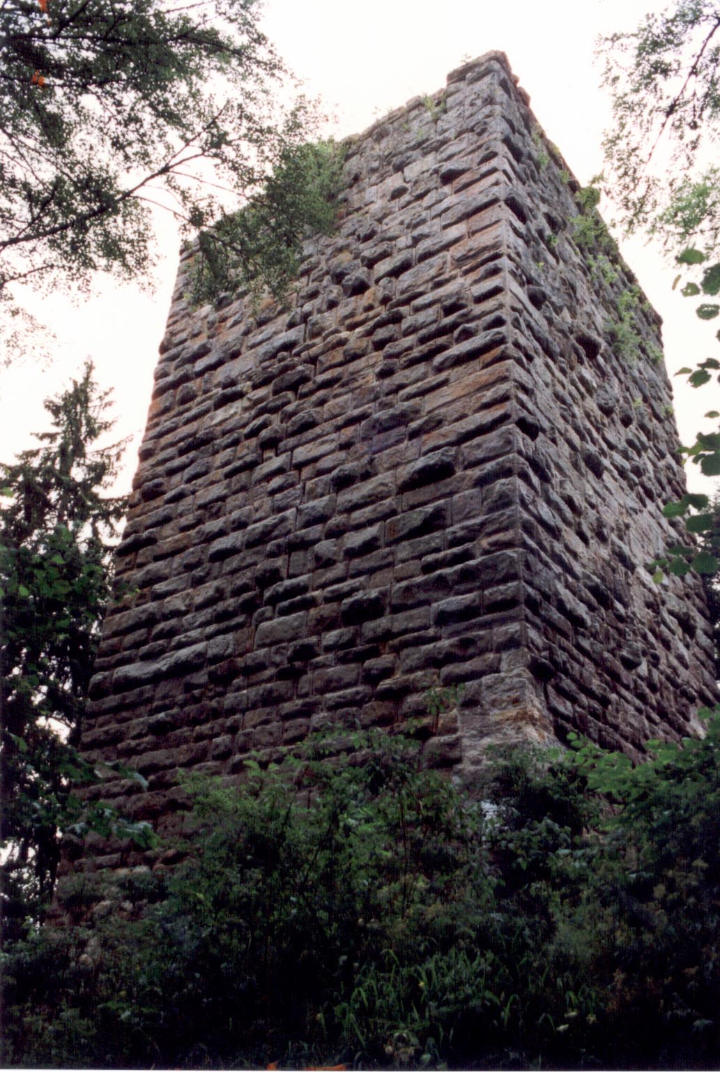 Burg Steinegg, Nordseite des Bergfrieds
