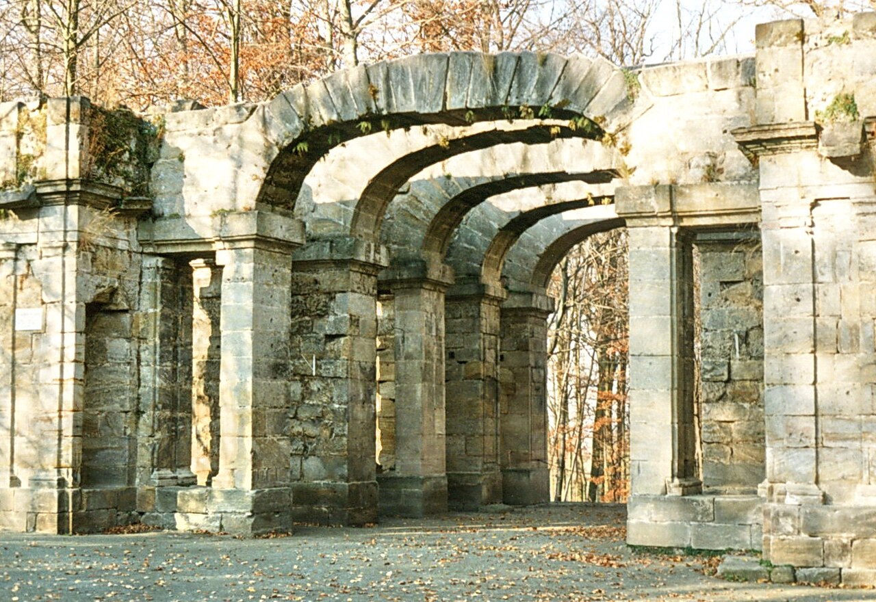 Bayreuth, "Römisches Theater" in der Eremitage (pseudoantikes Monument, 1743)