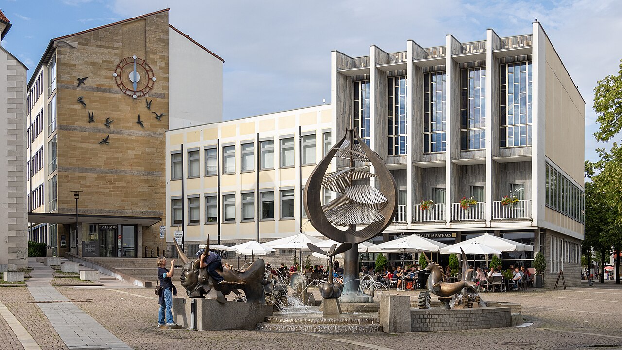 Friedrichshafen: Rathaus und Buchhornbrunnen