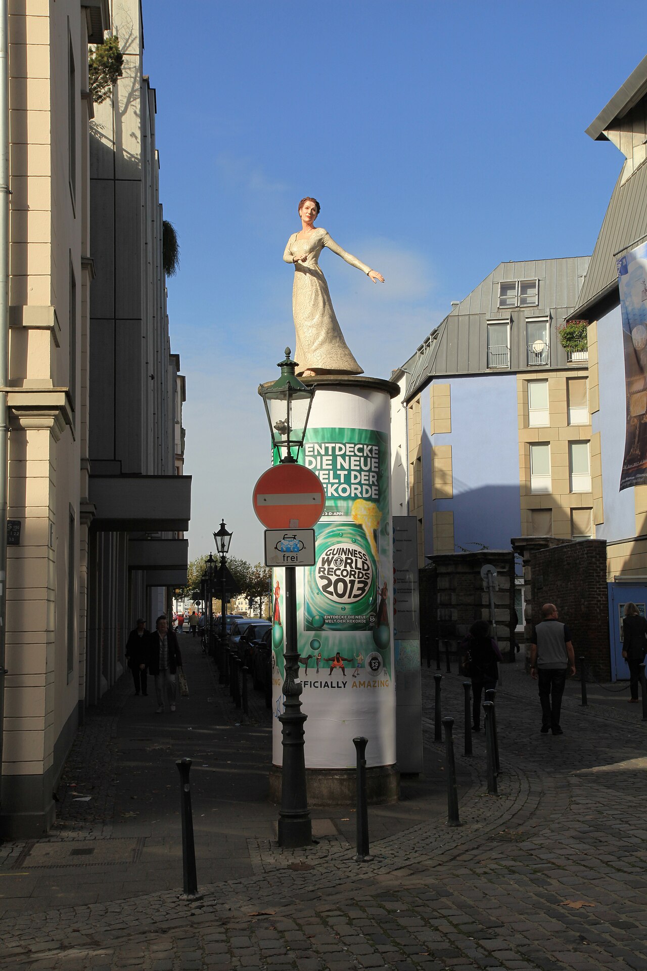 Säulenheilige Braut in der Schulstraße in Düsseldorf