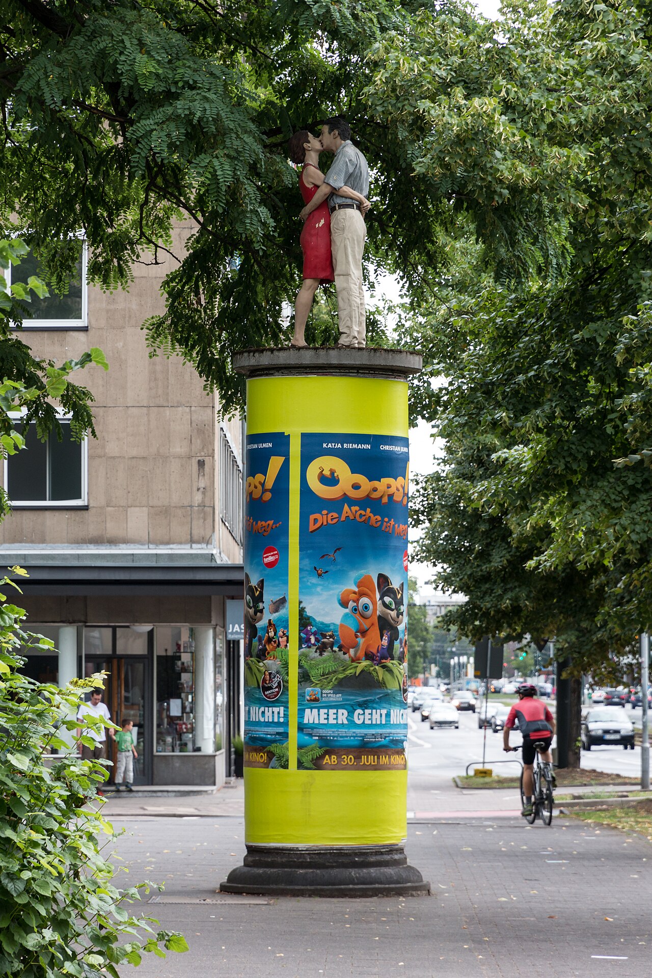 Litfaßsäule at the Haroldstraße/Poststraße with Säulenheiligen “Paar II”, Düsseldorf , North Rhine-Westphalia , Germany