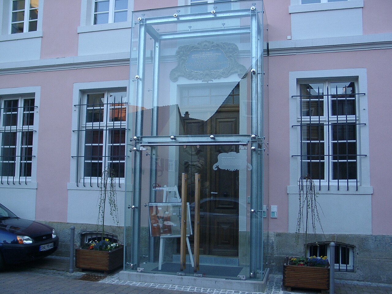 Eingang zum Sandelschen Museum in Kirchberg an der Jagst