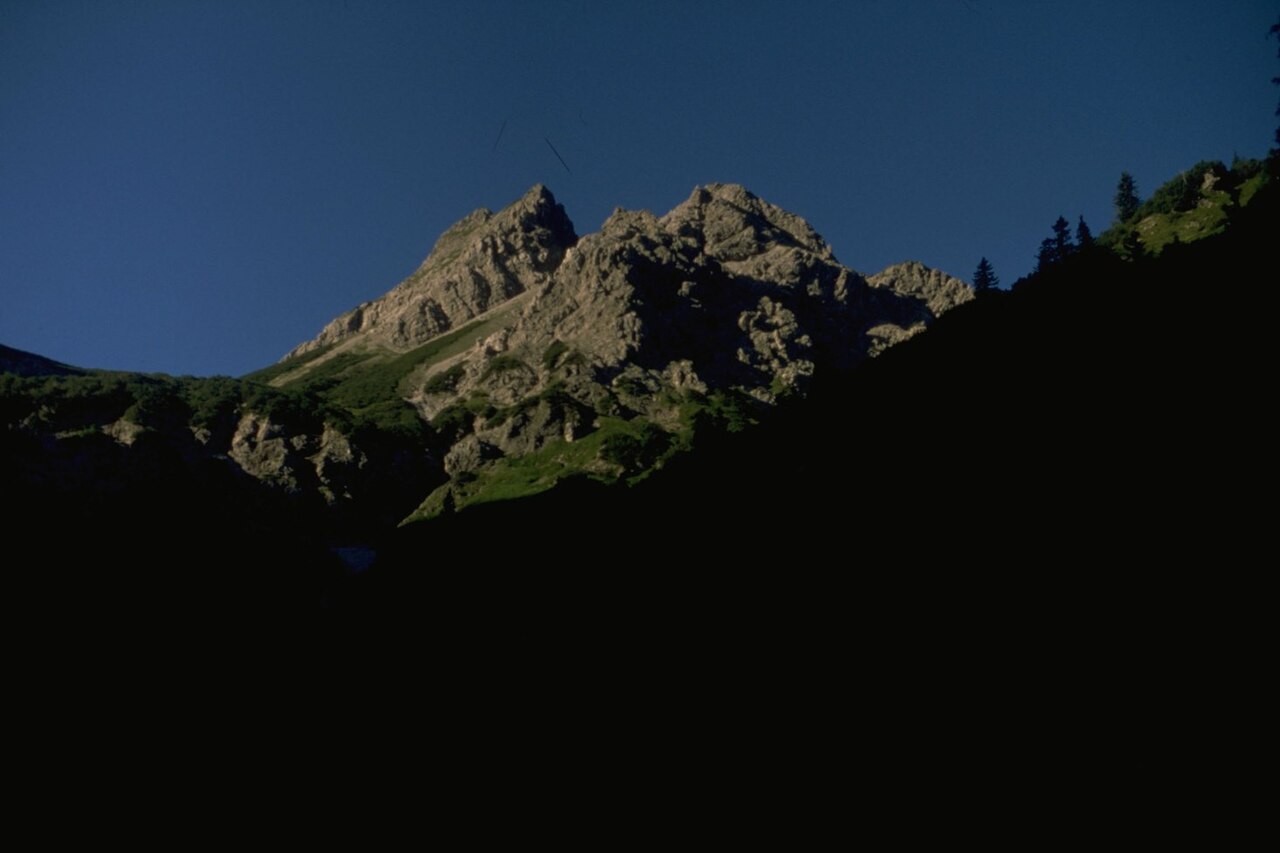 Sattelkoepfe vom Erzbergtal