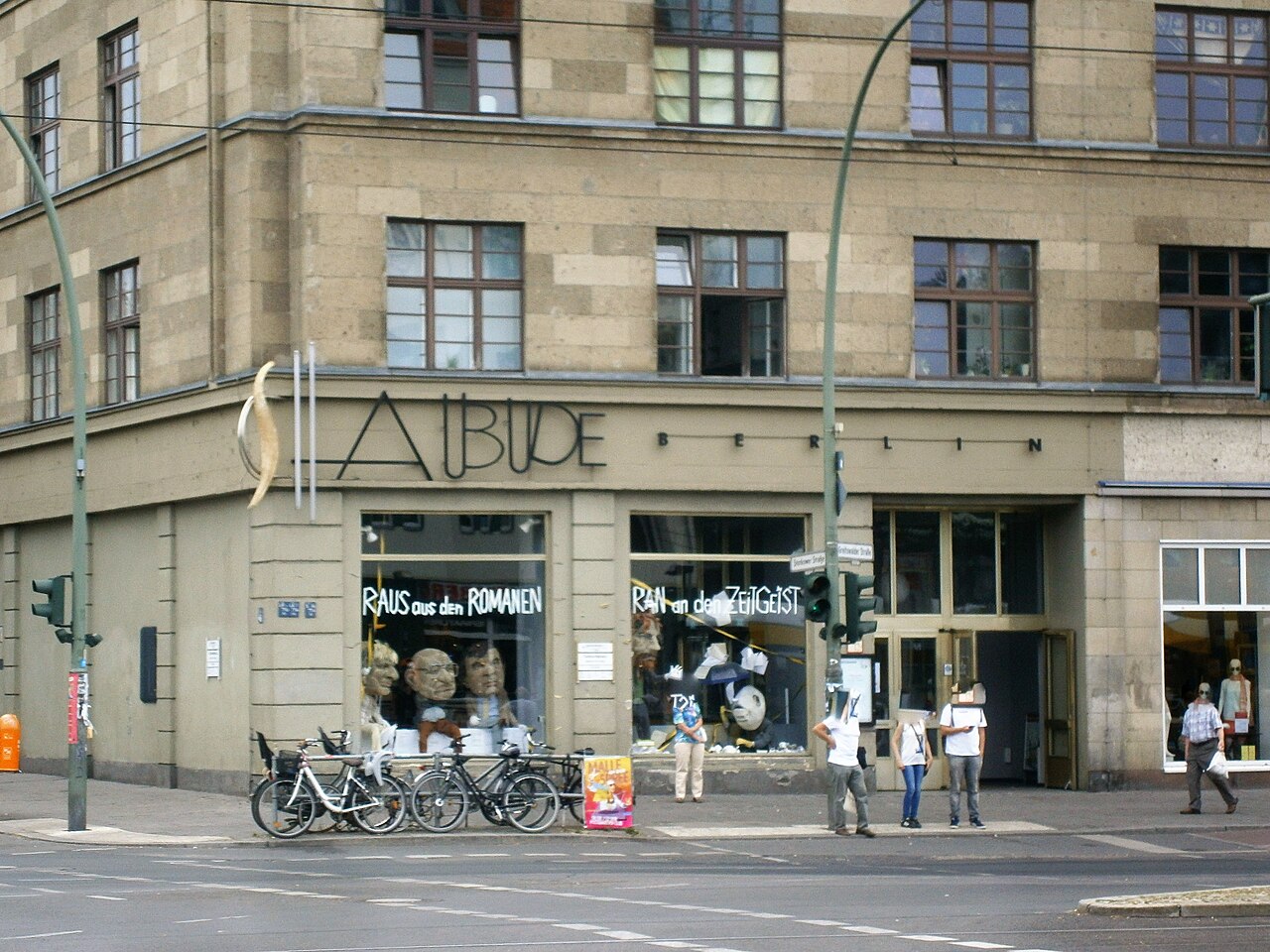Die Greifswalder Straße ist eine straße im Berliner Bezirk Pankow, Ortsteil Prenzlauer Berg