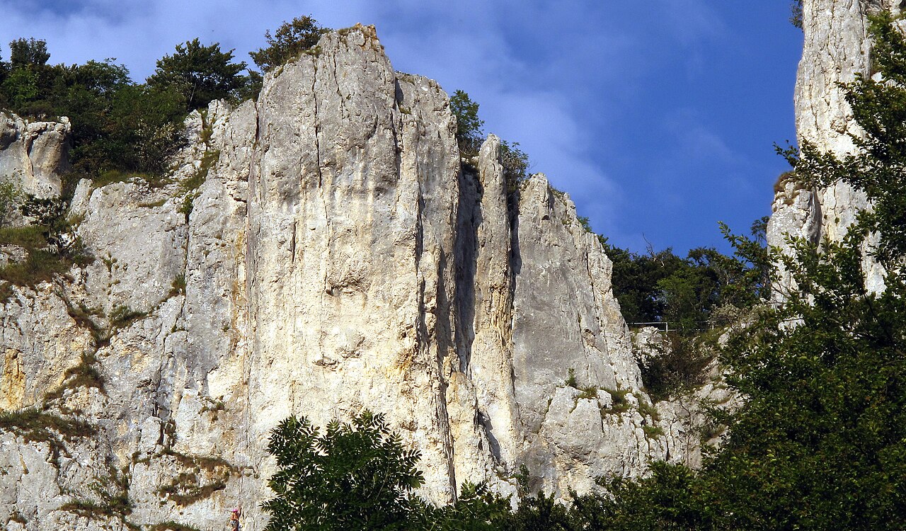 Westliche Burgfelsseite