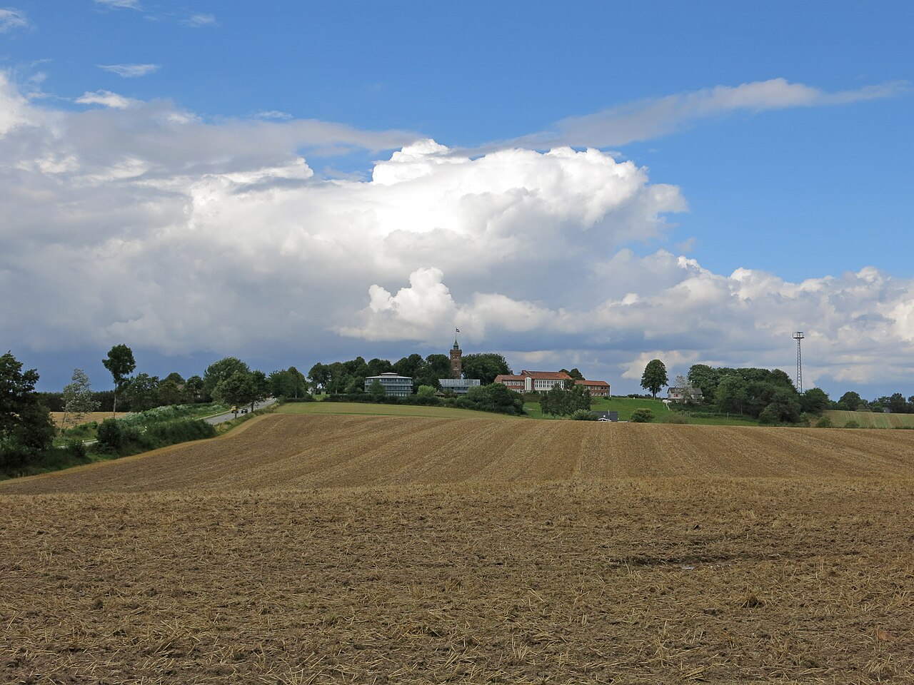 Der Scheersberg (70 m) bei Steinbergkirche im Nordosten Schleswig-Holsteins