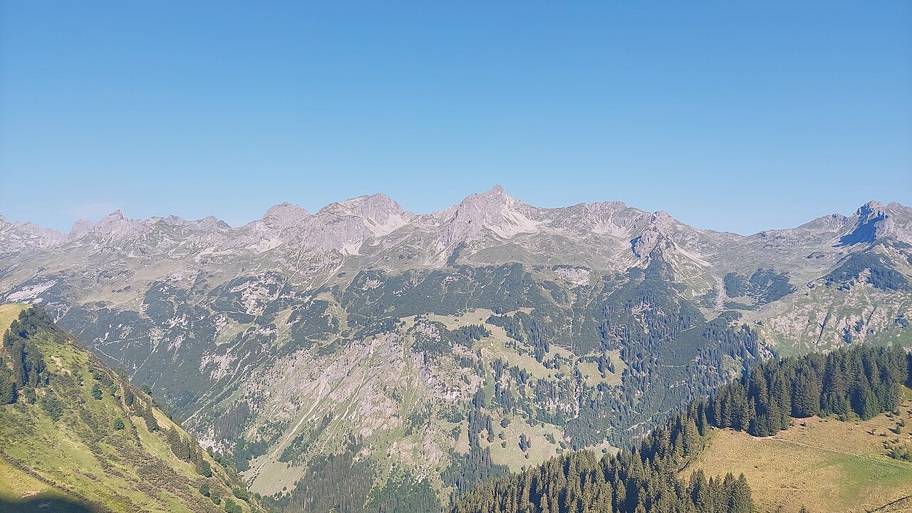 Schafalpenköpfe, Scheidbichel, Rossgundscharte, and Rossgundkopf in the Allgäu Alps, view from southeast