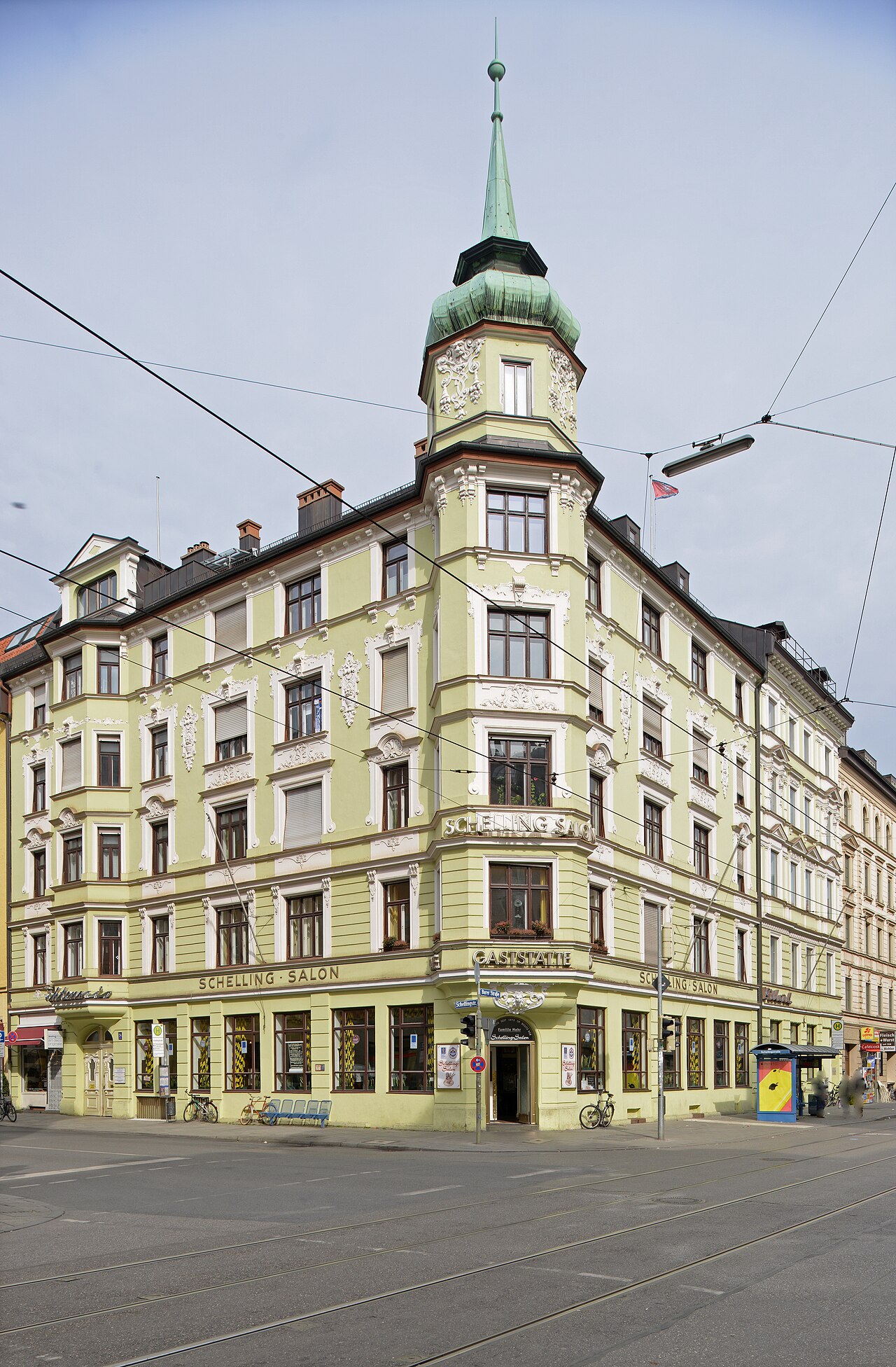 München, Fassadenansicht Schellingstraße 54, Ecke Barerstraße, der Schellingsalon