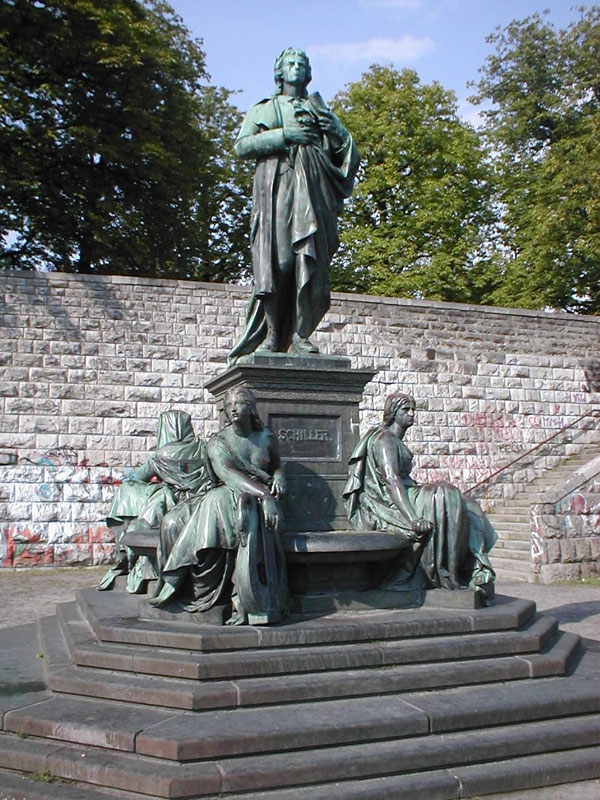 Schillerpark in Berlin-Wedding, Schillerdenkmal, Abguss des Denkmals vom Gendarmenmarkt