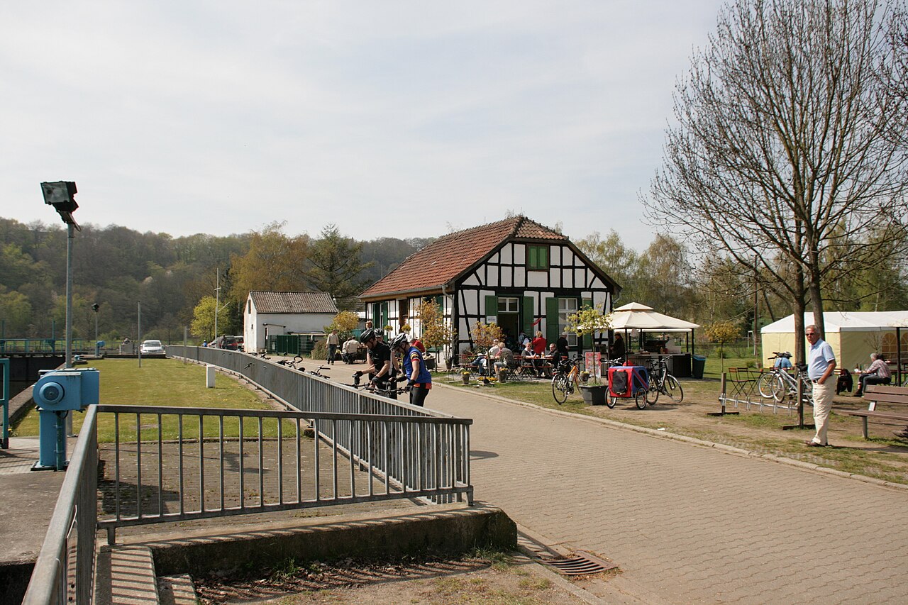 Inn Schleusenwärterhaus at Ruhr in Witten-Heven