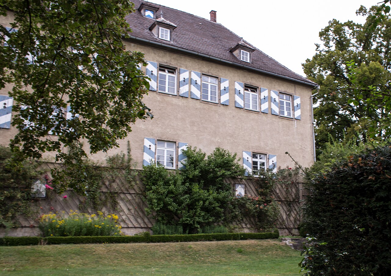 Schloss Adelmannsfelden, Südseite