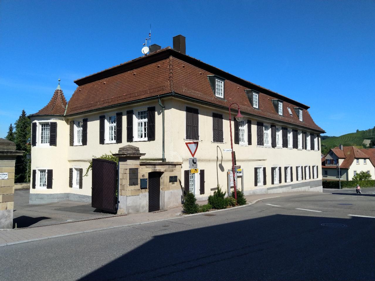 Das Schloss in Affaltrach ist eigentlich das Kommenturgebäude einer ehemaligen Johanniter-Kommende und stammt von 1694