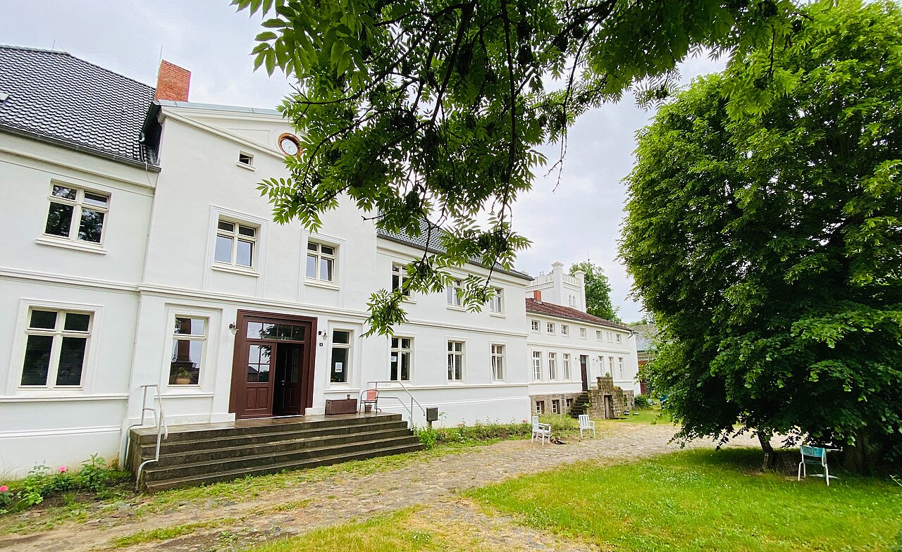 Schloss Bröllin in Fahrenwalde (Juni 2021)