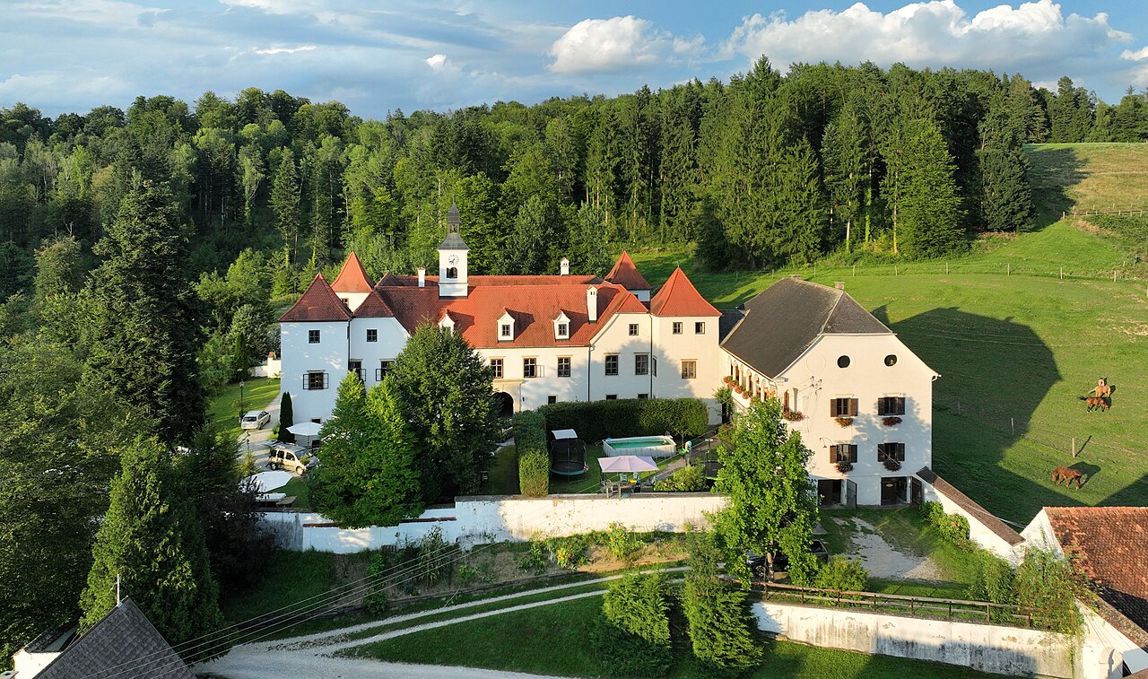 Dornhofen Castle in Hart bei Eggersdorf