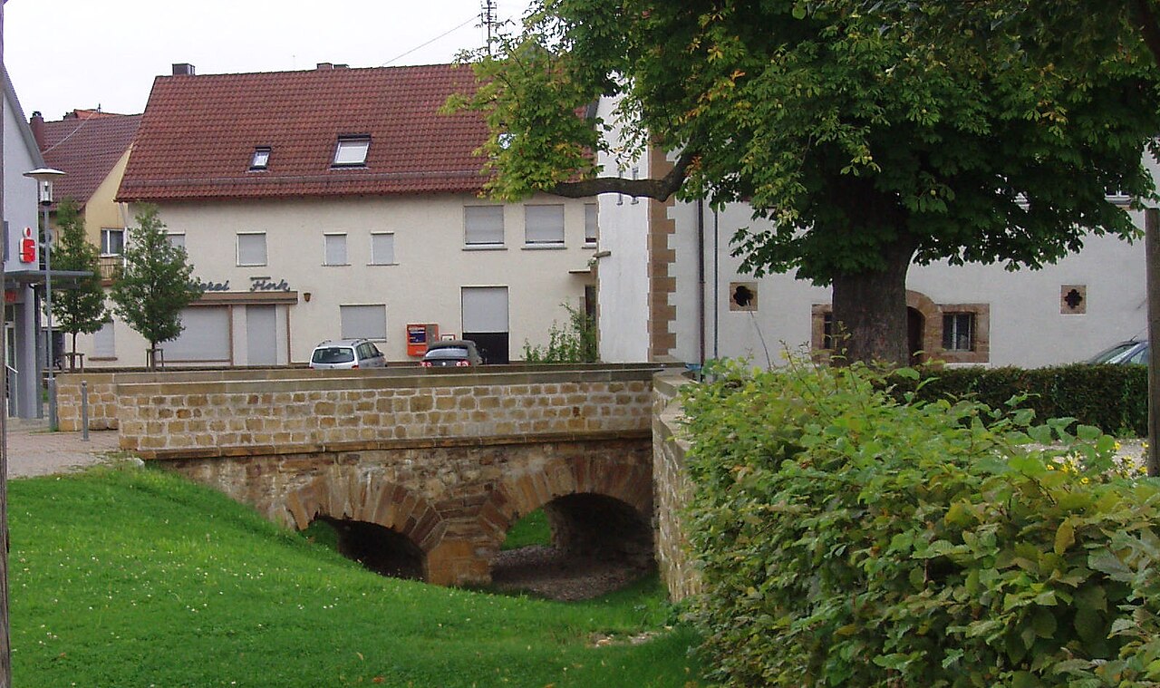 Brücke über den ehemaligen Wassergraben, Dürnau
