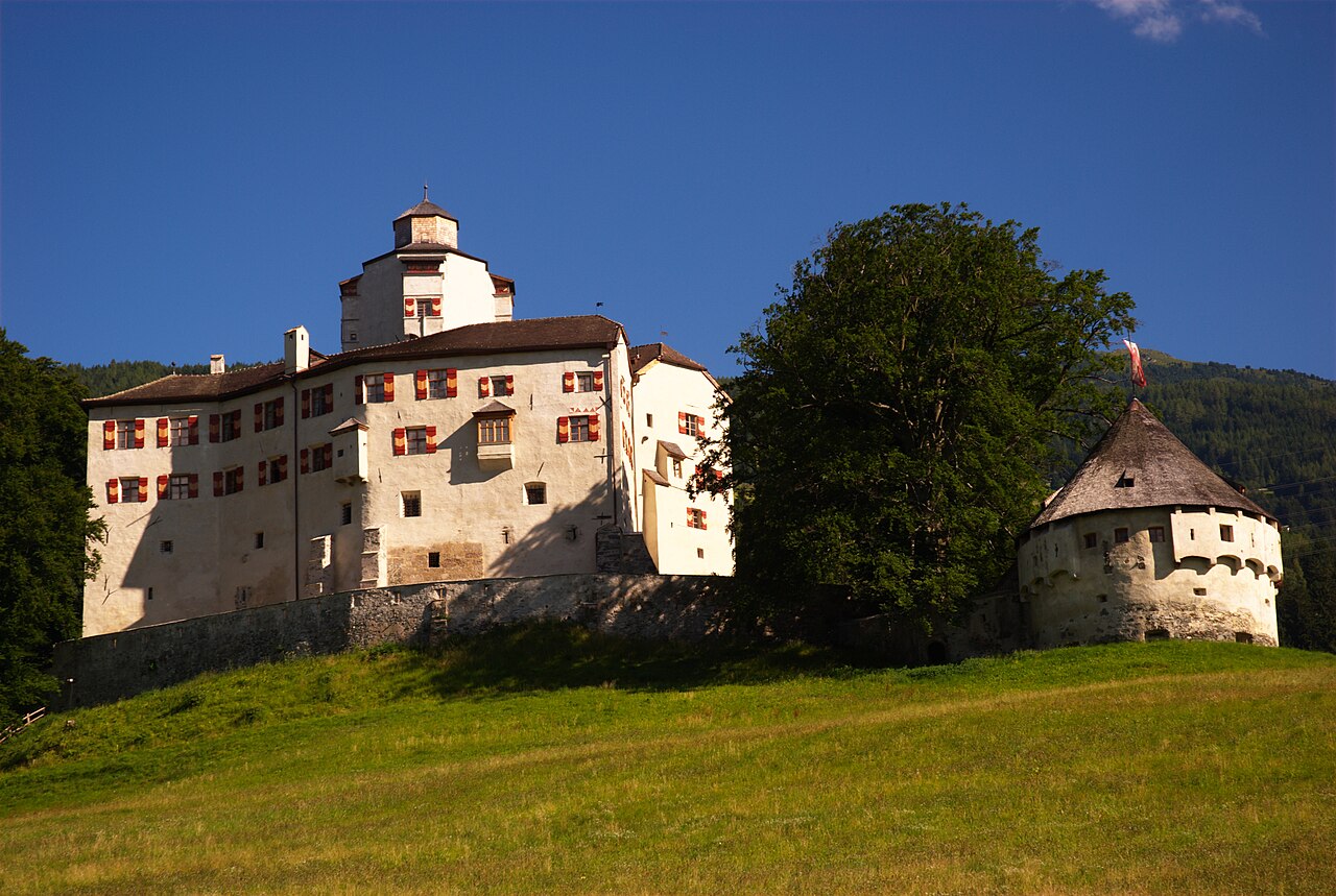 This media shows the natural monument in the Tyrol with the ID ND_3_92