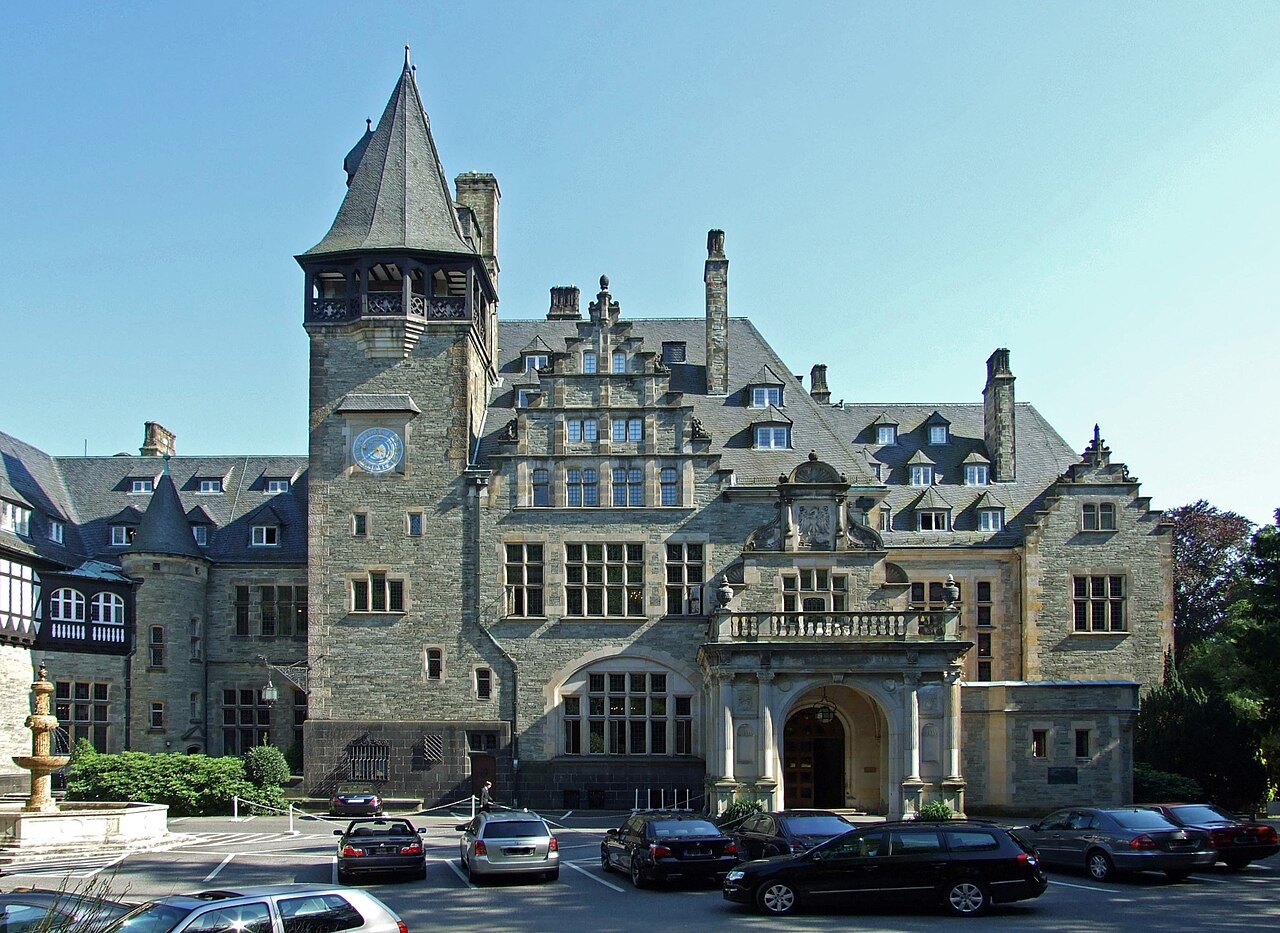 Schloss Friedrichshof im Kronberger Schlosspark