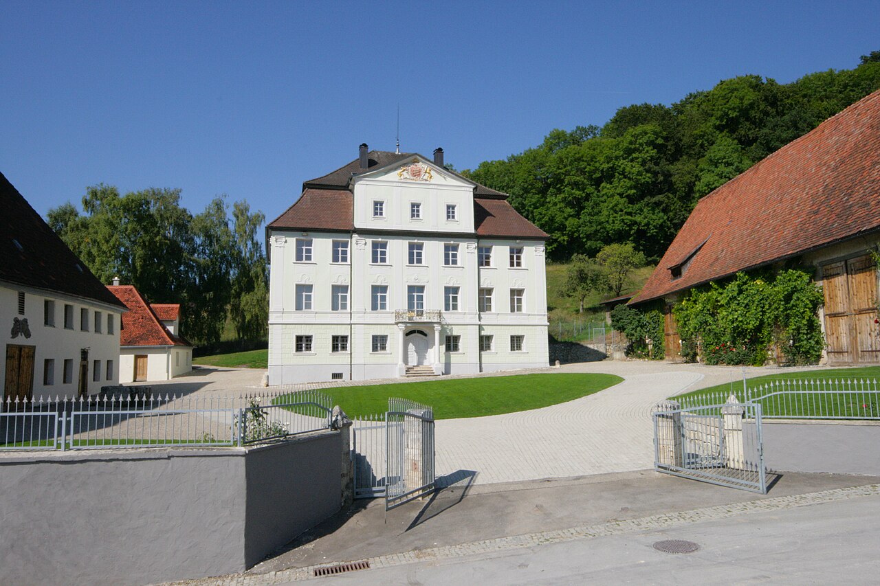 Granheim Castle with its surrouding buildings