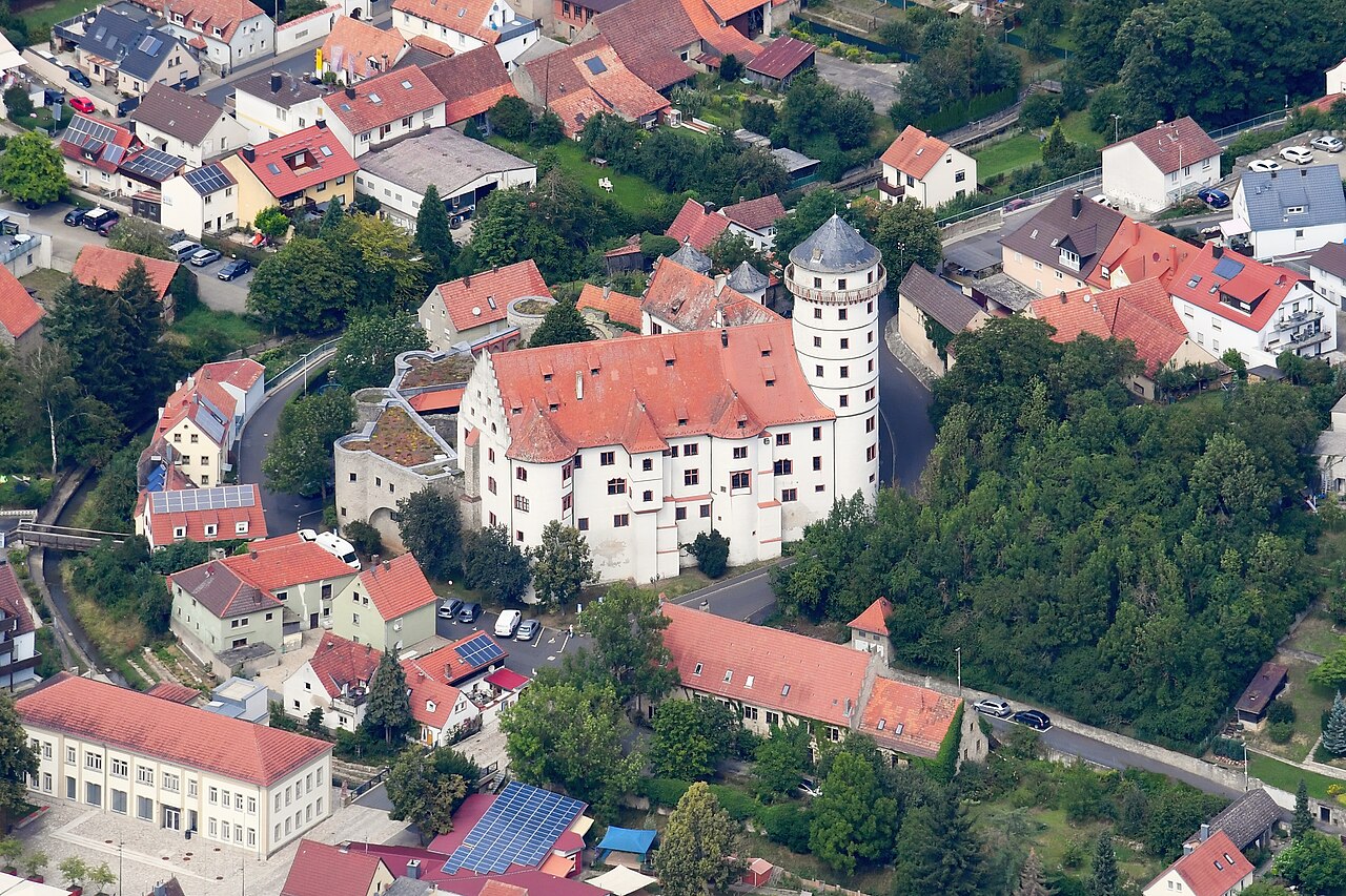 Aerial image of the Schloss Grumbach (view from the south)
