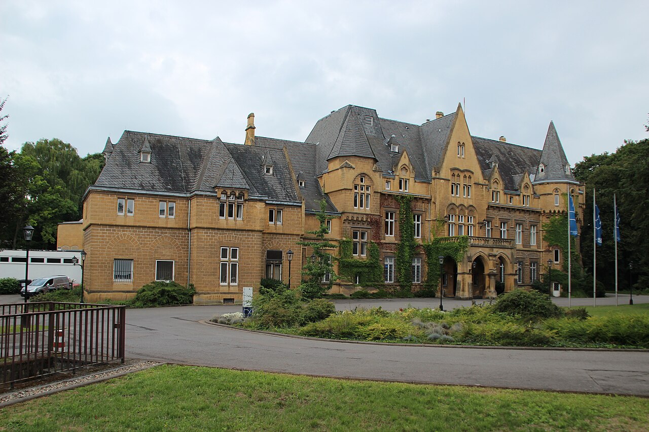 Bildinhalt: Hauptgebäude Schloss Halberg Aufnahmeort: Saarbrücken, Deutschland