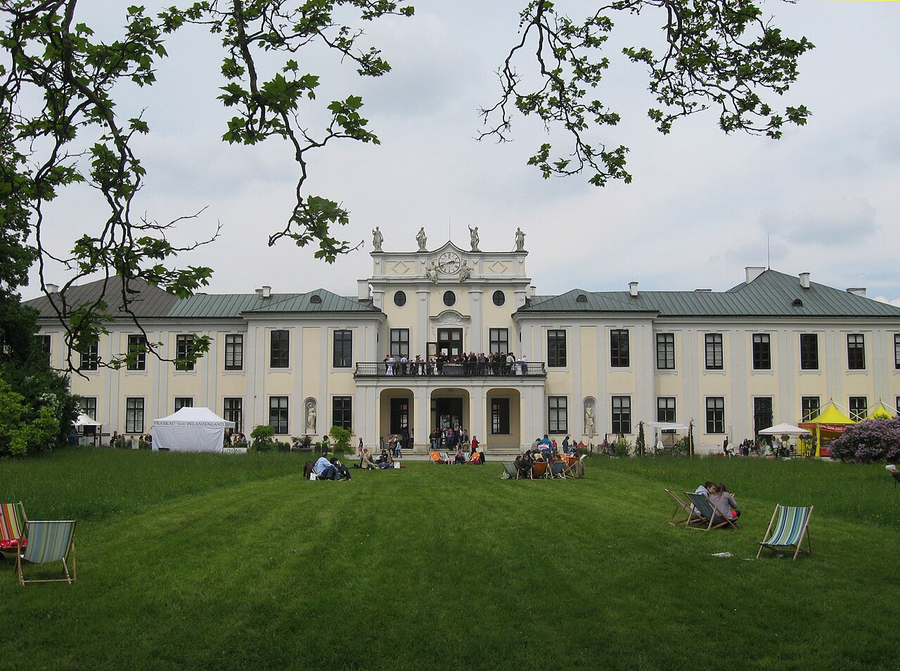 Schloss Hetzendorf, Vienna, facade facing the park
