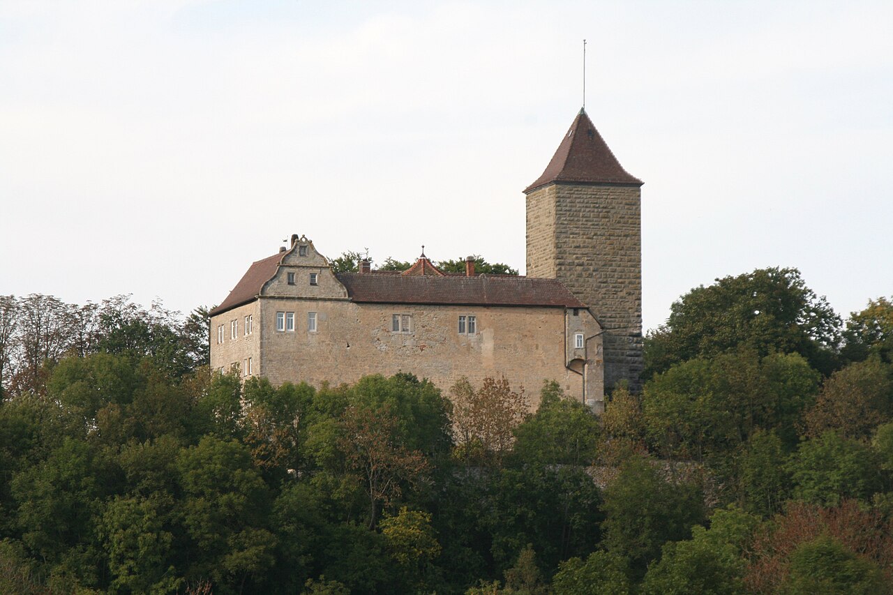 Schloss Hornberg in Kirchberg an der Jagst-Hornberg von der anderen Seite der Jagst aus gesehen