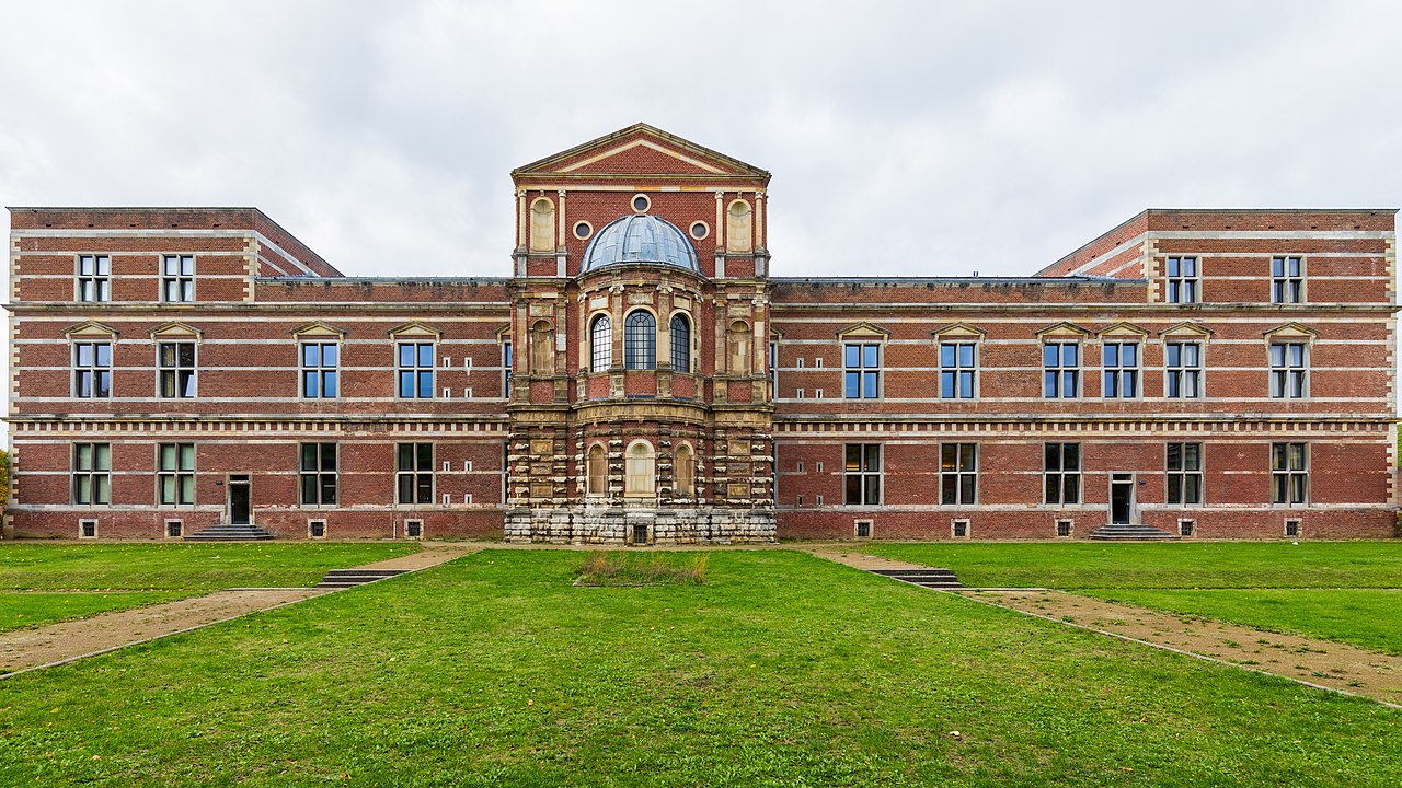 Schloss Jülich, Ostflügel mit Schlosskapelle und Schlossgarten