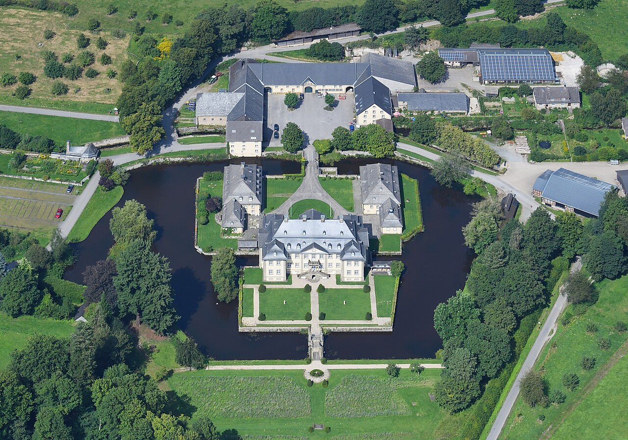 Aerial image of Schloss Körtlinghausen (view from the south)