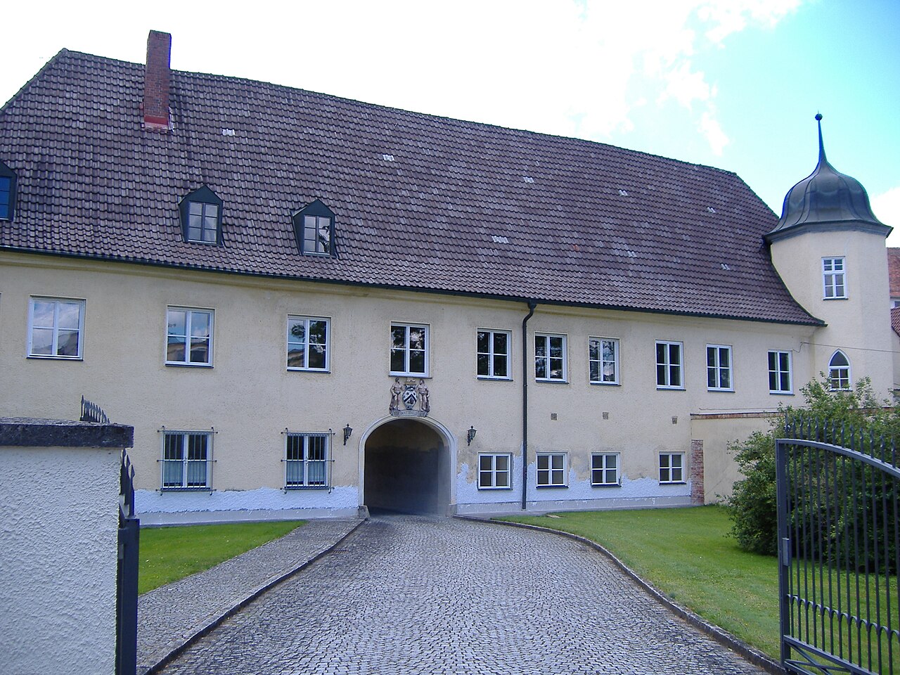 Vorderfront Schloss Mering