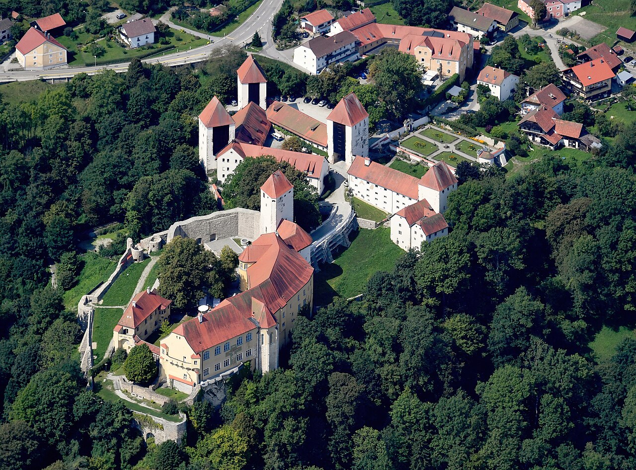 Aerial image of the Schloss Neuburg am Inn (view from the east)
