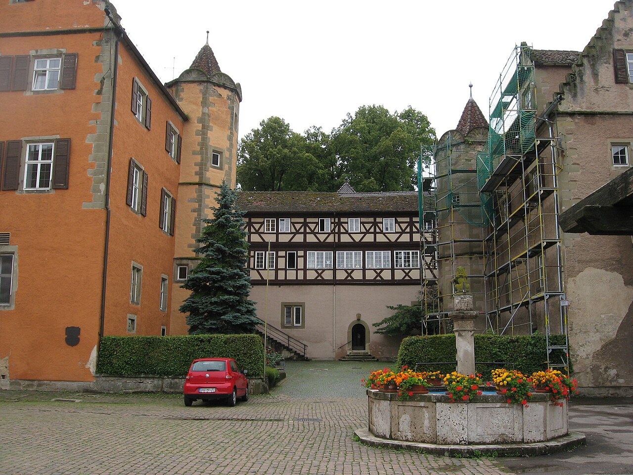 Schloss Obersontheim , Blick nach SW auf den inneren Hof