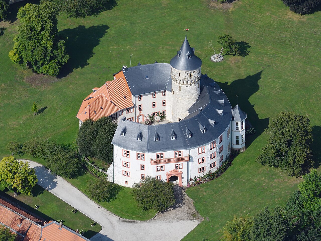 Aerial image of Schloss Oelber (view from the south)